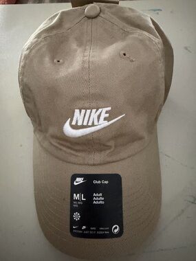 Nike m/l adjustable club cap- nwt